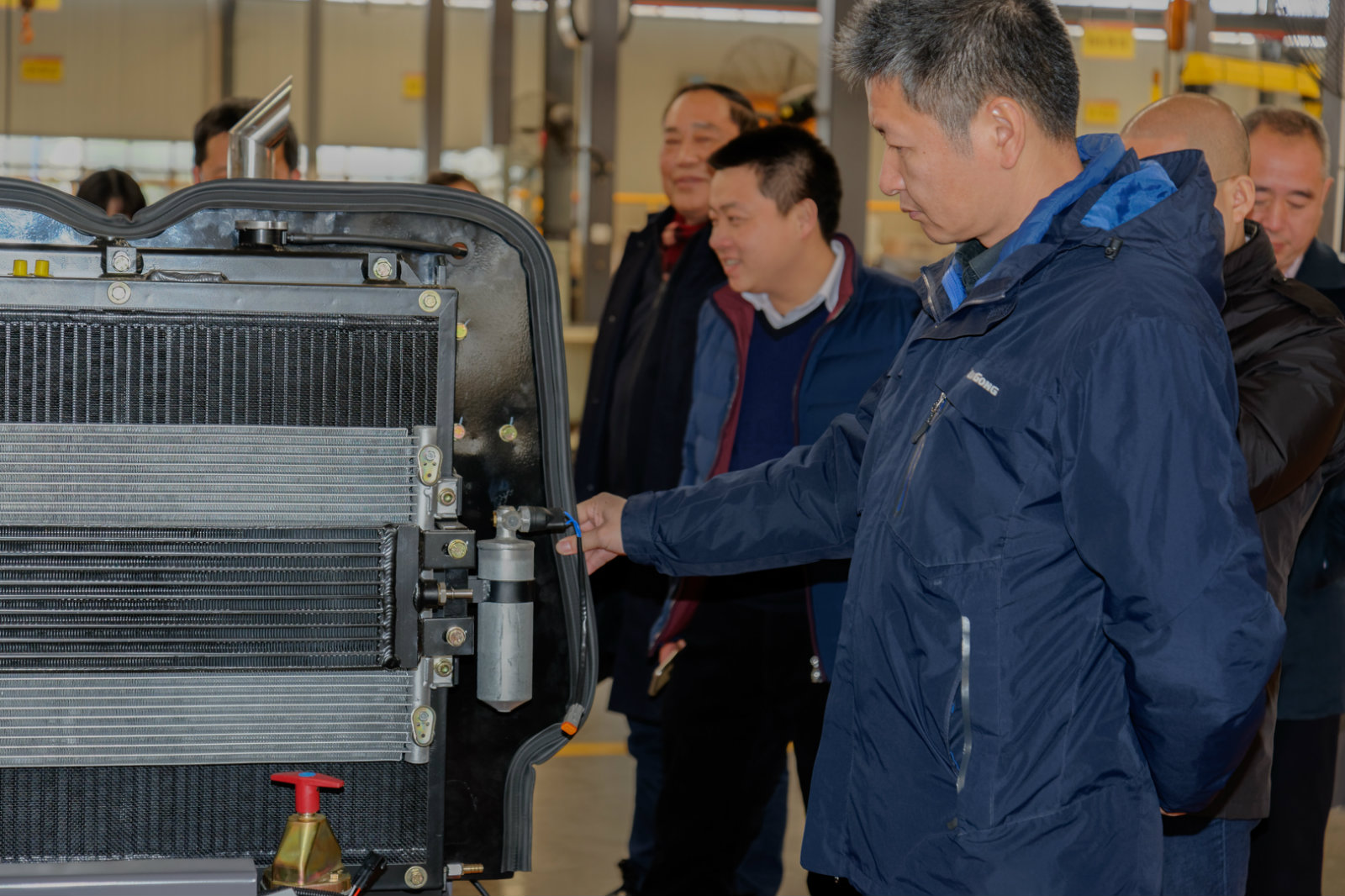 廣西柳工機(jī)械股份有限公司總裁黃海波一行到重慶勤牛考察交流