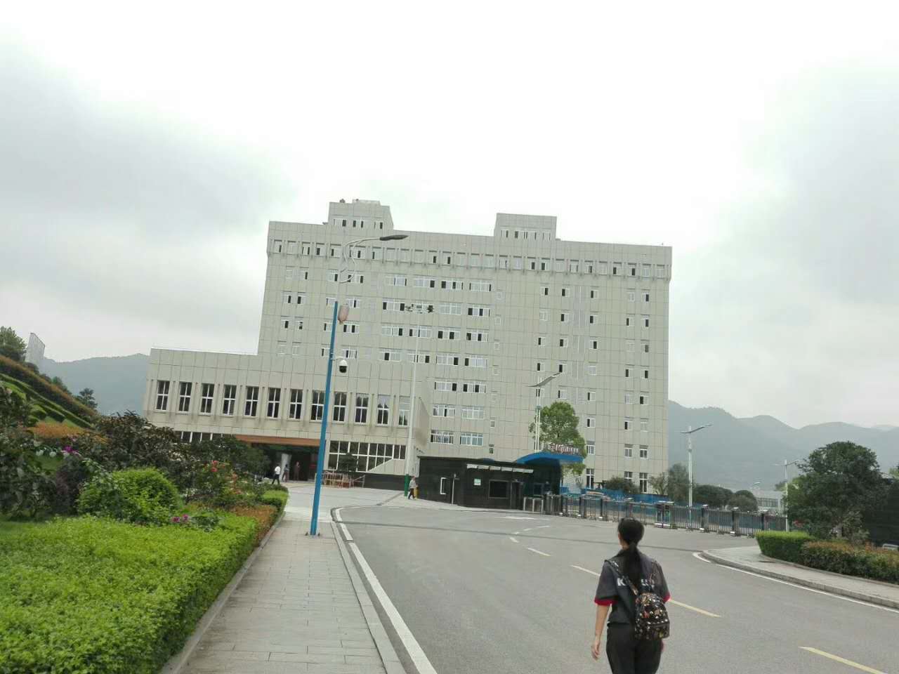 牛氣！勤牛地標(biāo)性辦公大樓今隆重喬遷啟用。 ---從此，我就在你的丹楹刻桷中成就極致！