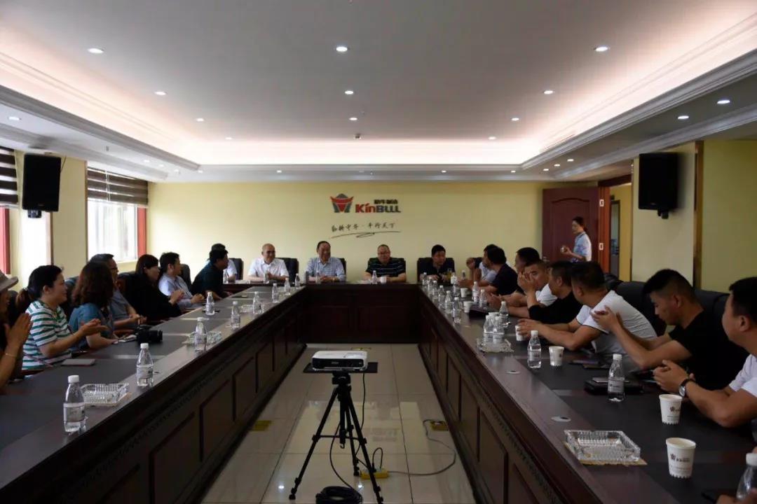 熱烈歡迎南京輪挖協(xié)會考察團走進勤牛參觀交流