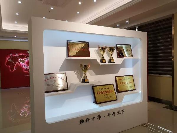 走進勤牛陳列室，砥礪民企強國志