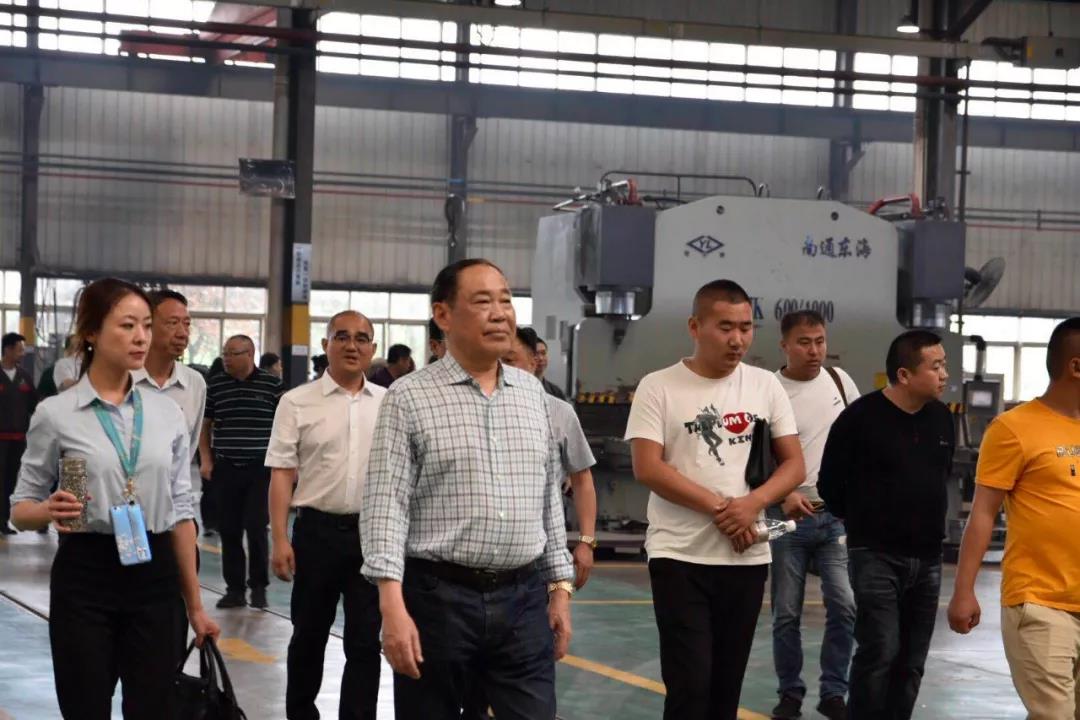 熱烈歡迎南京輪挖協(xié)會考察團走進勤牛參觀交流