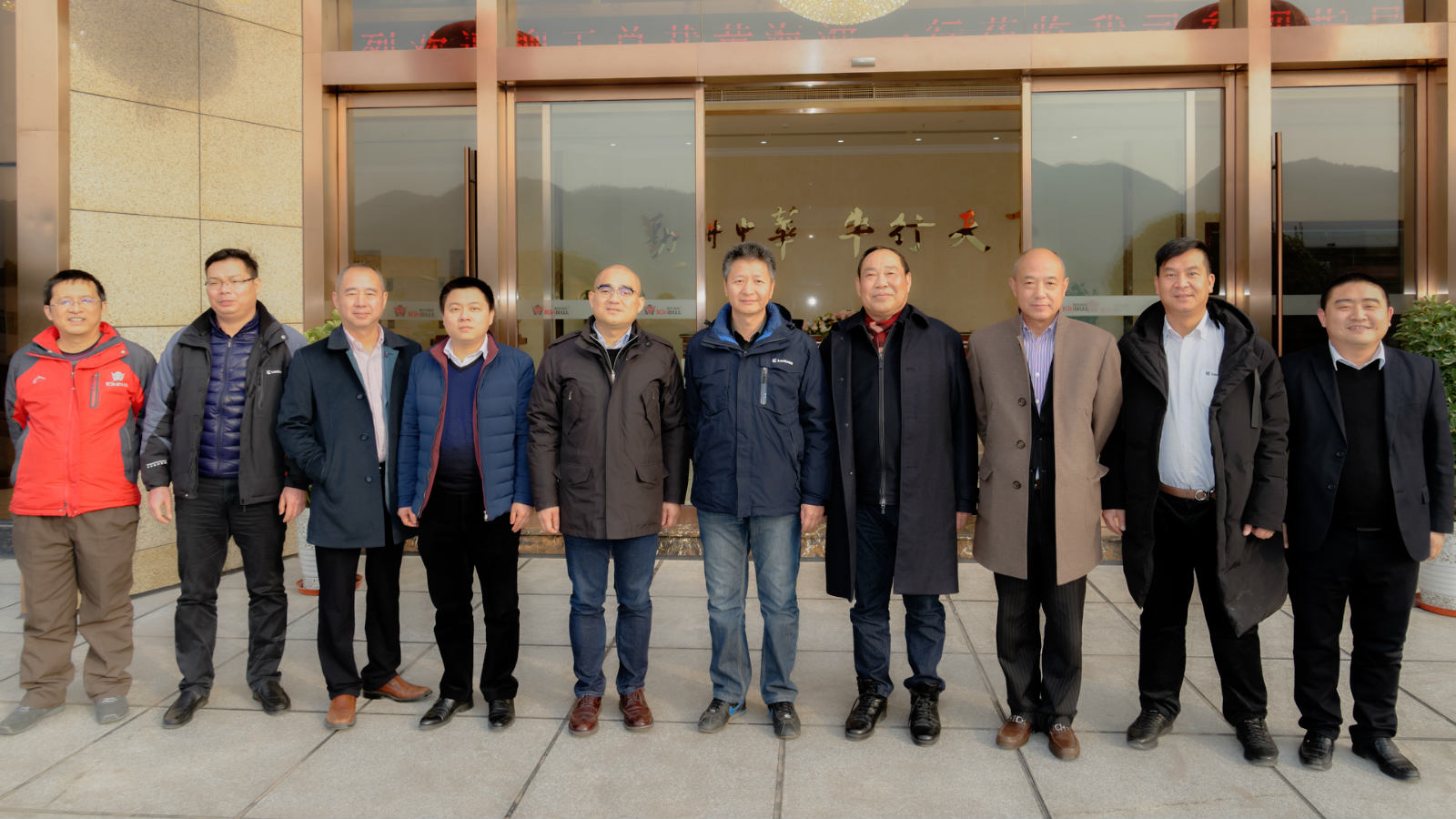 廣西柳工機(jī)械股份有限公司總裁黃海波一行到重慶勤牛考察交流